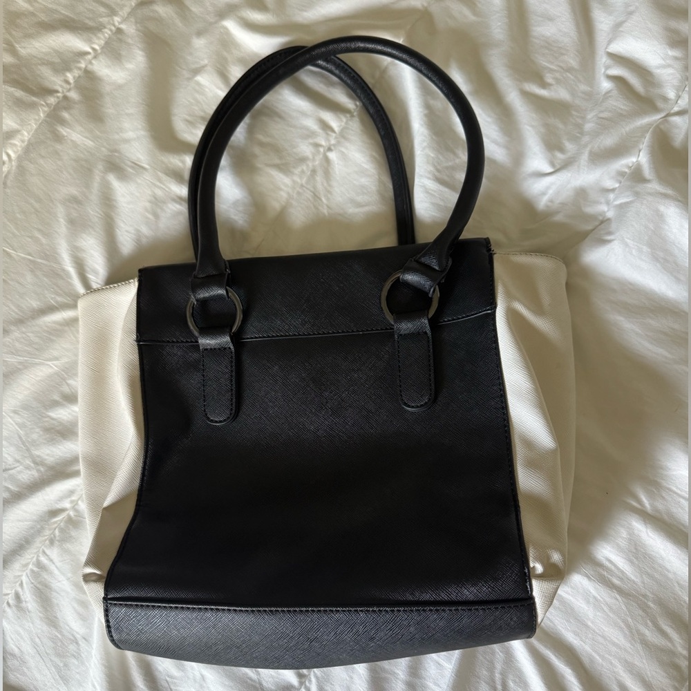 Guess Handbag - Picture 2 of 3